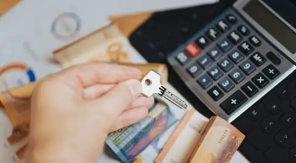 Kiedy przelew za sprzedaż mieszkania? Sprawdź, jak uniknąć opóźnień