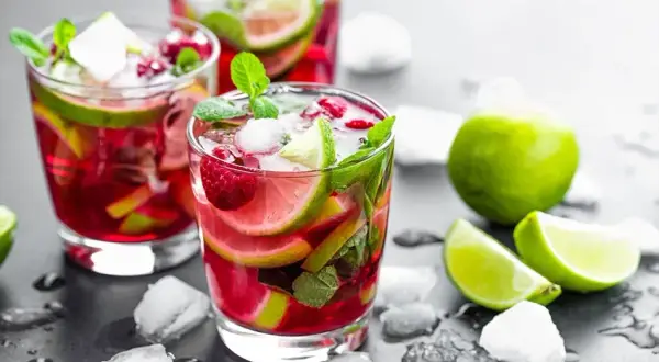 Orzeźwiające drinki na lato, które zachwycą Twoje podniebienie