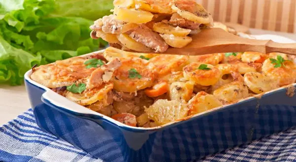 Zapiekanka gyros z ziemniakami: Odkryj sekret idealnego obiadu!