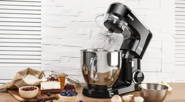 Mpm to firma oferująca sprzęt kuchenny, jak ten robot planetarny z akcesoriami do pieczenia.