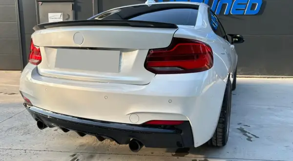 Spoiler BMW F30: Wybierz idealny! Carbon czy ABS? Montaż, style, ceny