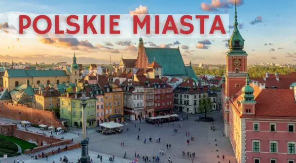 Warszawski Rynek Starego Miasta, jeden z najpiękniejszych turystycznych miast w Polsce, tętni życiem.