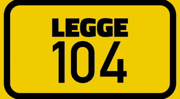 Cartello giallo con scritta "LEGGE 104". Indica i benefici della legge 104 art 3 comma 3.