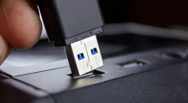 Jak podłączyć pendrive do tabletu – uniknij problemów z transferem plików