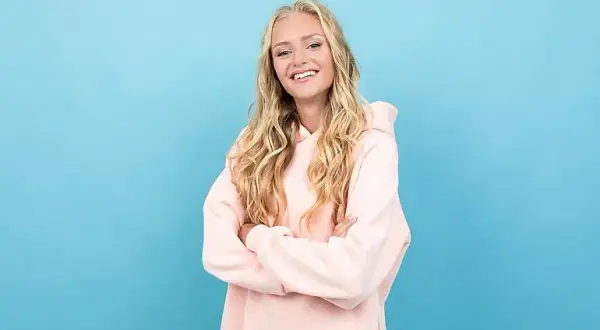 Jak nosić bluzy oversize, by wyglądać stylowo i czuć się komfortowo