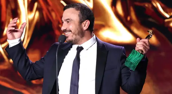 Attore con premio, forse per il suo ruolo in Gomorra.