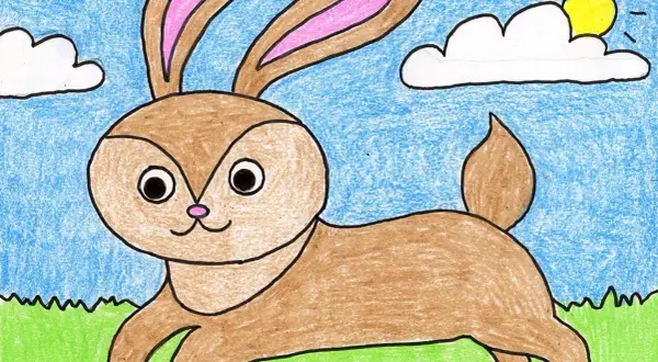 Un dibujo sencillo de como dibujar un conejo facil para niños. Un conejo marrón con orejas largas y rosadas corre en un campo verde bajo un cielo azul con nubes y sol.