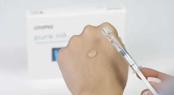 Retinol czy kwas hialuronowy - który składnik lepiej nawilża skórę?