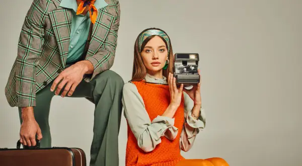 Styl vintage: definicja, różnice i jak go nosić nowocześnie?