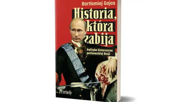 Okładka książki "Historia, która zabija" Bartłomieja Gajo. Na czerwonym tle wizerunek Władimira Putina w historycznym stroju, z krwawymi śladami na ręce.