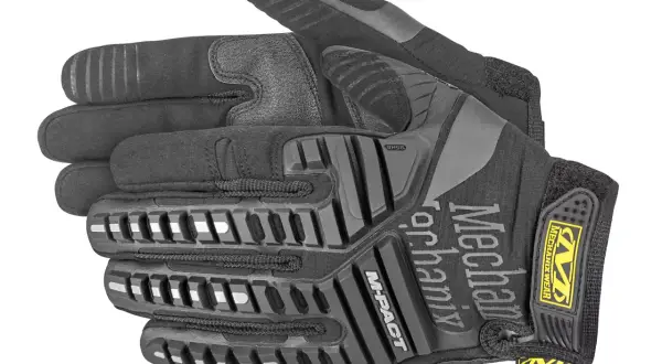 Guantes negros Mechanix M-Pact 3 con protección reforzada en nudillos y dedos. Ideales para trabajos duros.