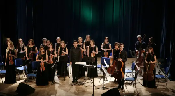 Muzyka elektroniczna symfoniczna - wyjątkowe wydarzenia i projekty muzyczne