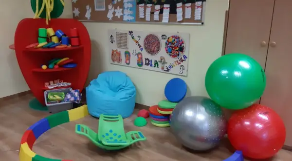 Kącik sensoryczny: jak wspierać dzieci z zaburzeniami sensorycznymi