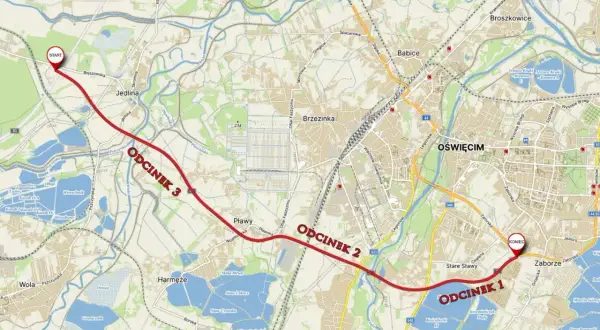Mapa przedstawia przebieg obwodnicy Oświęcimia, podzielonej na trzy odcinki. Trasa zaczyna się na zachodzie, a kończy na wschód od miasta.