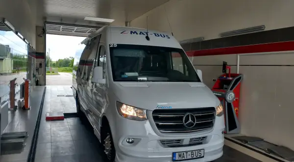 Busy Wolbrom-Miechów: Gdzie odjeżdżają? Rozkład i porady.