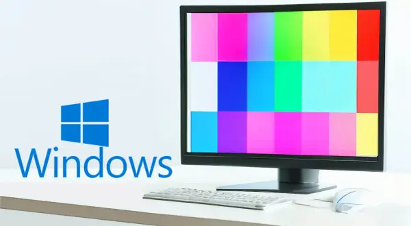 Monitor z kolorowymi pasami, logo Windows i klawiatura.