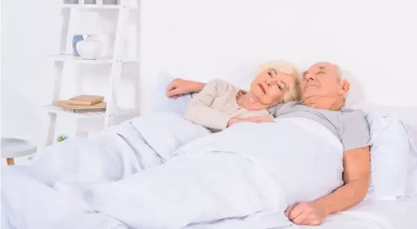 Jaka twardość materaca dla starszej osoby, aby uniknąć bólu pleców?