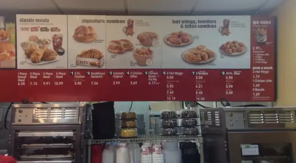 Jak wygląda KFC? Zobacz wnętrza i popularne menu w restauracji