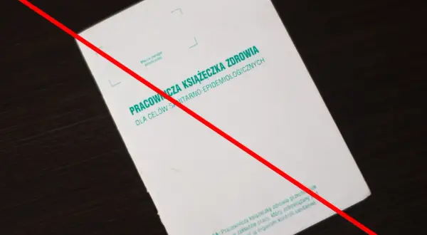 Okładka książeczki sanepidowskiej z napisem "Pracownicza książeczka zdrowia dla celów sanitarno-epidemiologicznych".