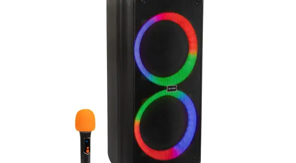 Czarny głośnik z kolorowymi pierścieniami LED i mikrofonem. Dowiedz się, jak podłączyć głośnik JBL do komputera przez kabel, aby cieszyć się dźwiękiem.