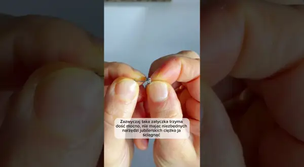 Jak zdjąć kolczyki wkręty bez bólu i ryzyka uszkodzenia uszu