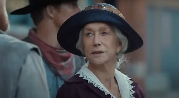 Helen Mirren i en elegant hatt och klänning, som en del av en 1923 serie.