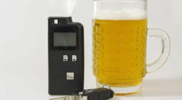 Oszukanie alkomatu w pracy? Mity, fakty i surowe konsekwencje