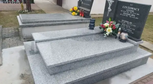 Ile czasu po pogrzebie można postawić pomnik, aby uniknąć problemów?