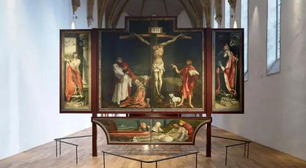 Der Isenheimer Altar zeigt die Kreuzigung Christi, Maria, Johannes und Maria Magdalena. Unten die Grablegung.