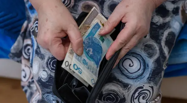 Ile wynosi najniższa renta na rękę i kto może ją otrzymać?