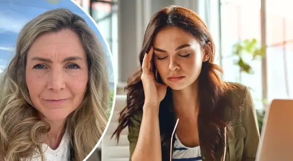 Fina Josefin, en kvinna med blont hår och blå ögon, ler mot kameran. Bredvid henne sitter en kvinna med mörkt hår och sluten blick, med handen mot tinningen.