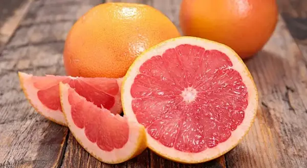 Ile kcal ma grejpfrut? Zaskakujące fakty o jego kaloryczności