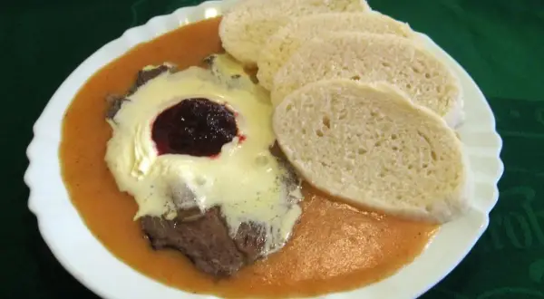 Gdzie zjeść w Pradze? Najlepsze restauracje i ukryte skarby kulinarne