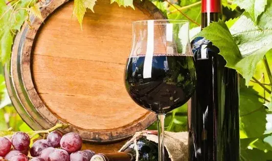 Jak wykorzystać nadmiar winogron? Praktyczne przepisy na przetwory i wino