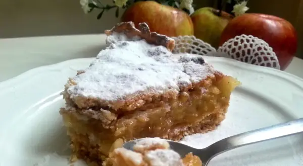 Jaki typ mąki do szarlotki, by uniknąć twardego ciasta?