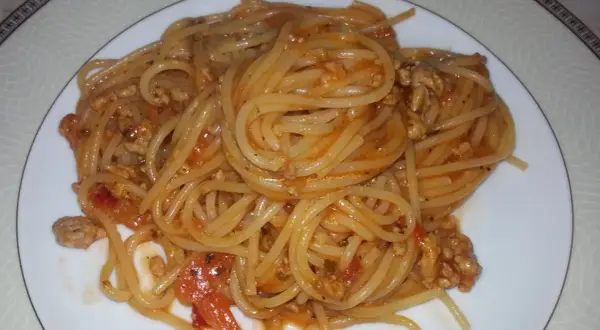 Szybkie spaghetti na passatcie: prosty przepis na pyszne danie