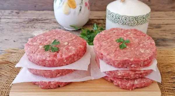 Hamburger di Carne Fatto in Casa: La Ricetta Perfetta e i Segreti