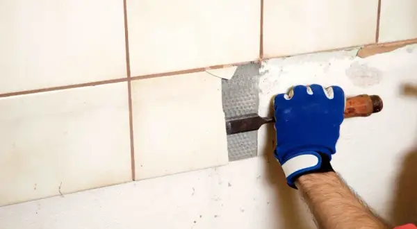 Jak skuć płytki podłogowe bez błędów? Kompletny poradnik DIY.