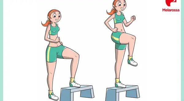 Esercizio per dimagrire cosce e fianchi in 2 settimane: una donna esegue step-up su un rialzo.