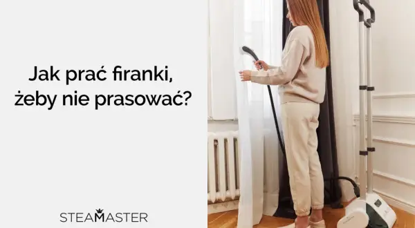 Kobieta używa parownicy do firanek, pokazując, jak prać firanki, żeby nie prasować.