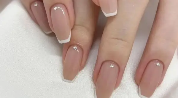Najlepsze kolory do shellac french manicure, które musisz znać