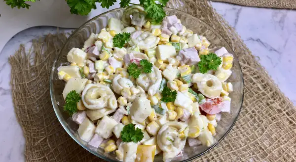 Z czym podawać tortellini z szynką, aby zachwycić gości?