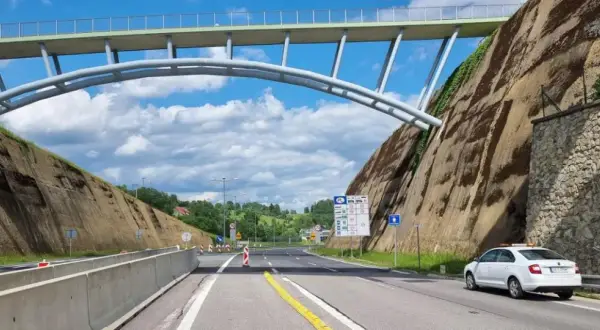 Jaka prędkość na autostradzie? Odkryj limity dla różnych pojazdów