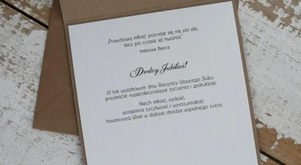 Kartka z życzeniami na 20 rocznicę ślubu. "Drodzy Jubilaci! Niech miłość, radość, wzajemna życzliwość i wyrozumiałość towarzyszą Wam w dalszej drodze wspólnego życia.