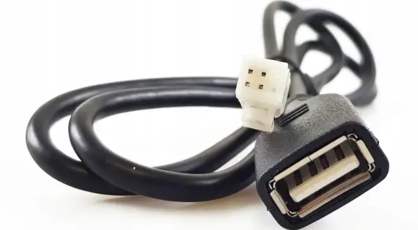 Jak podłączyć pendrive do radia samochodowego bez USB - proste metody