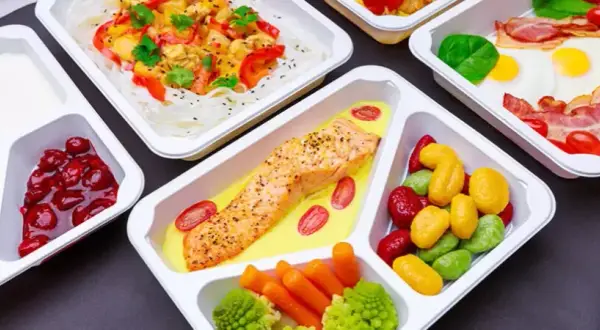 Catering dietetyczny czy warto? Odkryj ukryte korzyści i oszczędności