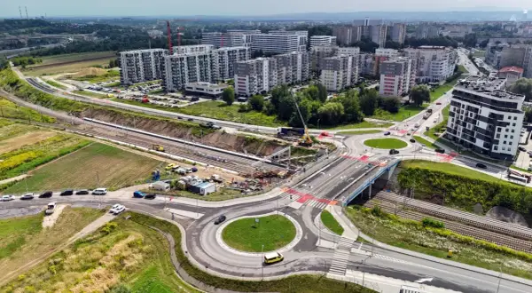 Jak dojechać do osiedla szkolnego w Krakowie - najlepsze połączenia komunikacyjne