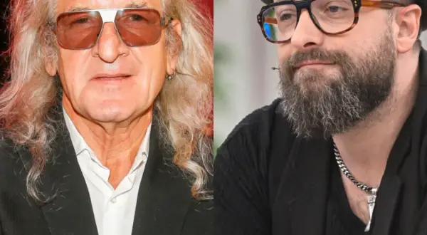 Dwaj artyści, jeden z długimi blond włosami i okularami przeciwsłonecznymi, drugi z brodą i okularami w stylu retro. Tworzą duet, który mógłby ułożyć perfect piosenki alfabetycznie.