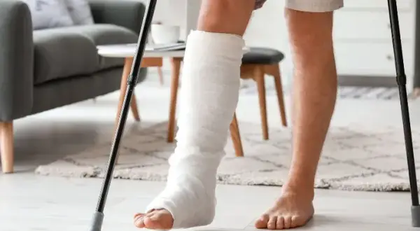 Rehabilitacja nogi po gipsie: Twój przewodnik krok po kroku