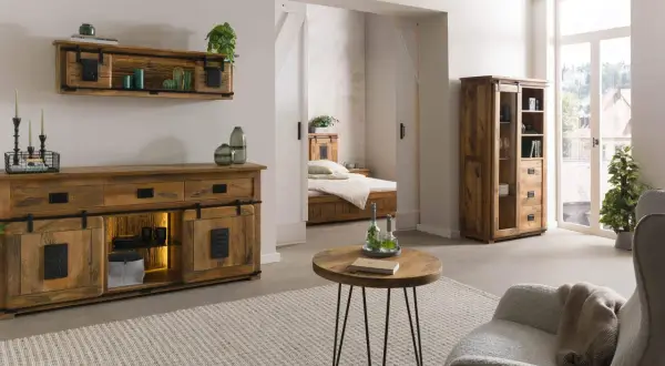 Drewniane meble w stylu industrialnym i loftowym tworzą przytulną sypialnię i salon.